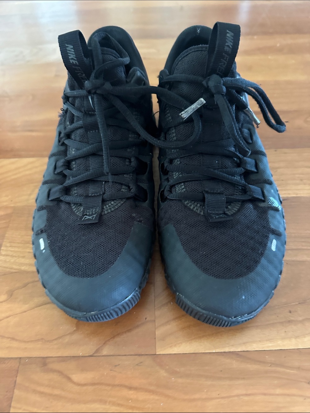 Nike Men’s Black Low-Top Athletic Training Shoes